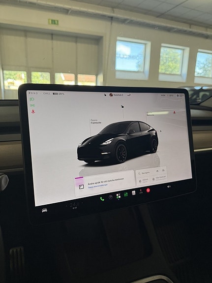 Tesla Model Y 14 of 18