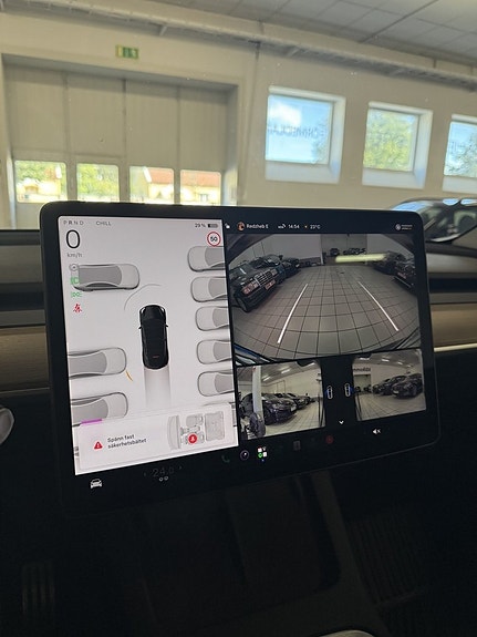 Tesla Model Y 15 of 18