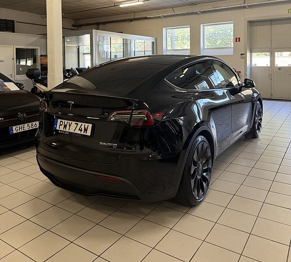 Tesla Model Y 3 of 18