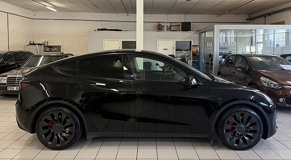 Tesla Model Y 2 of 18