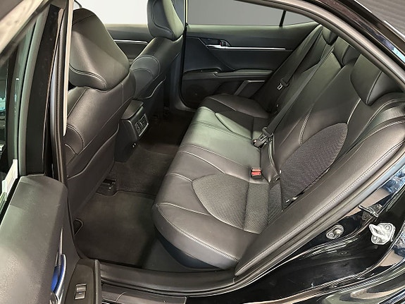 Toyota Camry 16 of 22