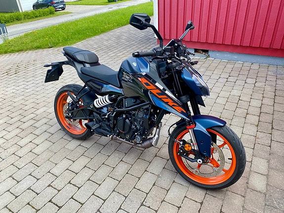 KTM 125 DUKE 2 of 5