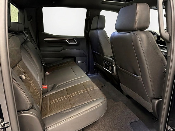 Chevrolet Silverado EV 13 of 22