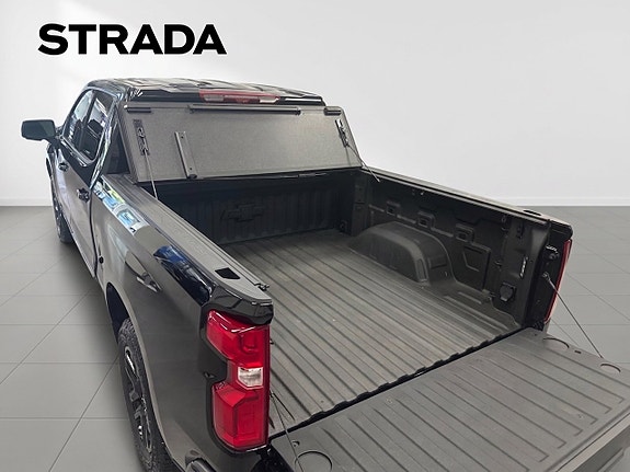 Chevrolet Silverado EV 5 of 22