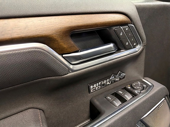 Chevrolet Silverado EV 15 of 22