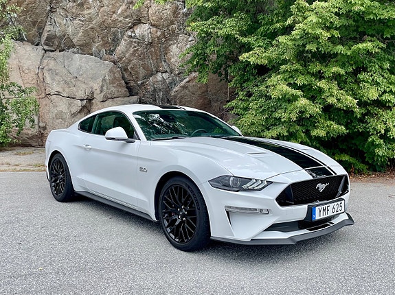 Ford Mustang 2 of 6