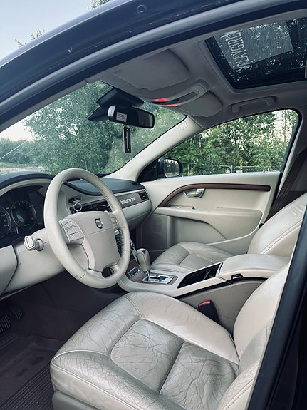 Volvo V70 5 of 8