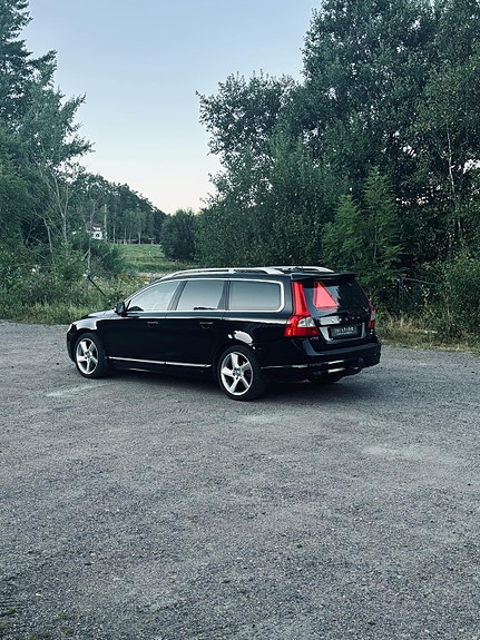 Volvo V70 3 of 8