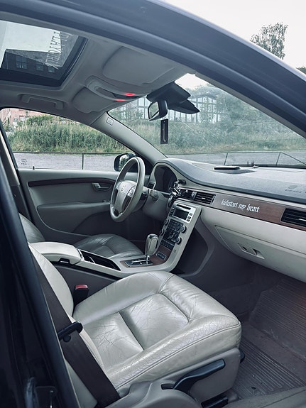 Volvo V70 6 of 8