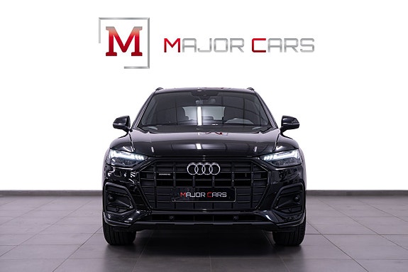 Audi Q5 2 of 24