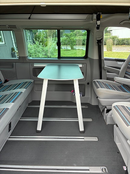 Volkswagen California 8 of 15