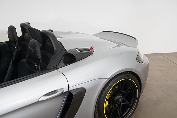 Porsche 718 Spyder RS 12 of 30
