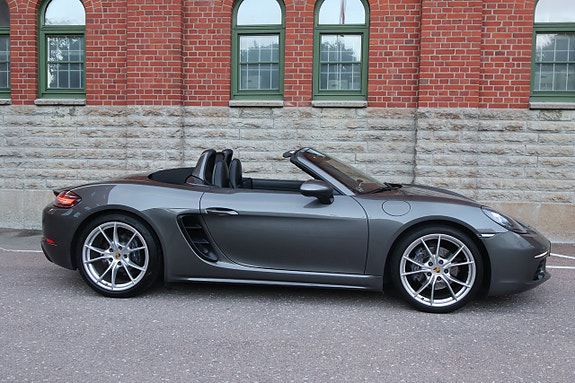Porsche 718 Boxster 17 of 21