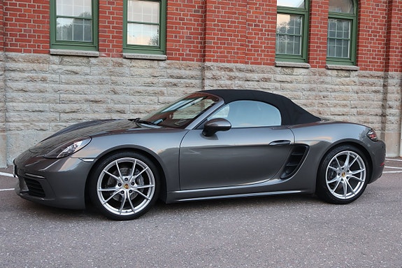 Porsche 718 Boxster 3 of 21
