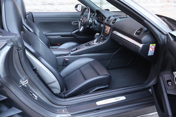 Porsche 718 Boxster 10 of 21