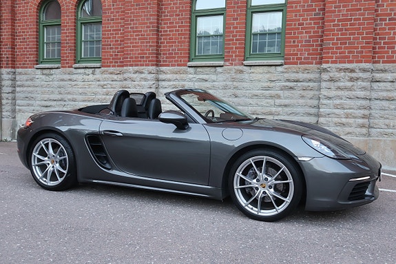 Porsche 718 Boxster 16 of 21