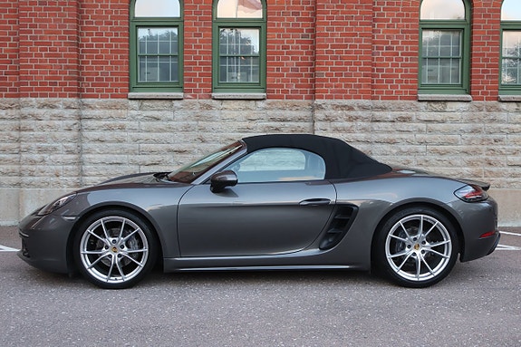 Porsche 718 Boxster 4 of 21