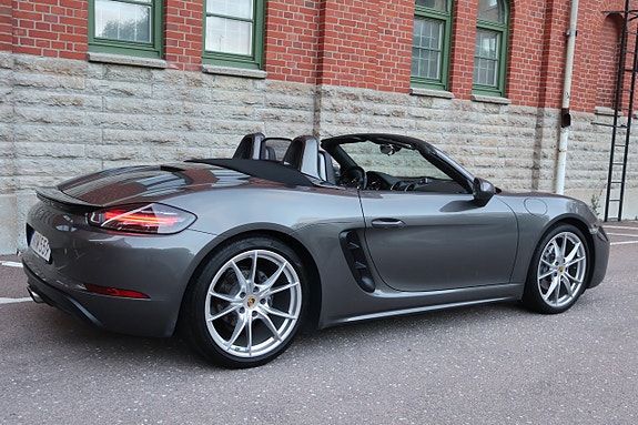 Porsche 718 Boxster 19 of 21