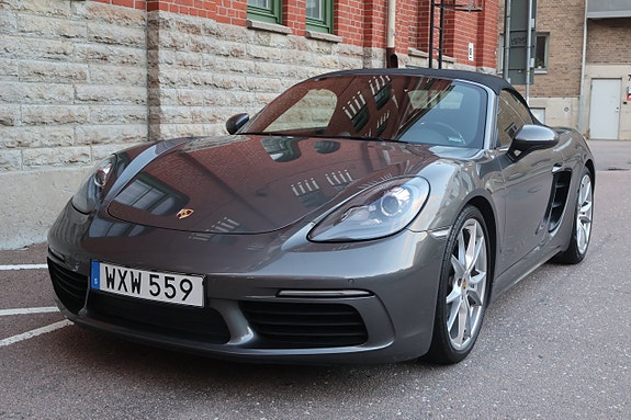 Porsche 718 Boxster 2 of 21