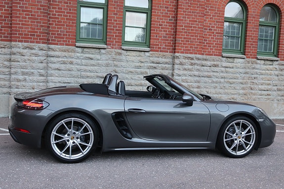 Porsche 718 Boxster 18 of 21