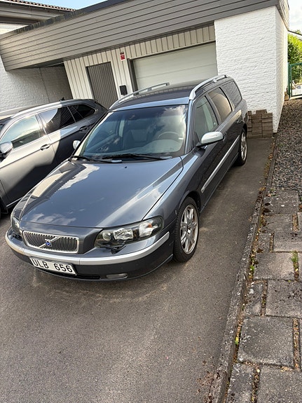 Volvo V70 3 of 5