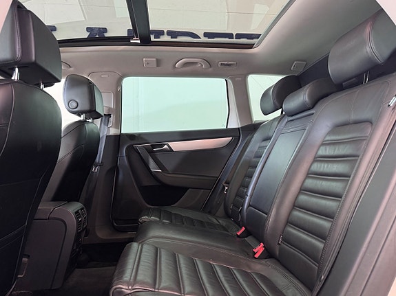 Volkswagen Passat Alltrack 16 of 27