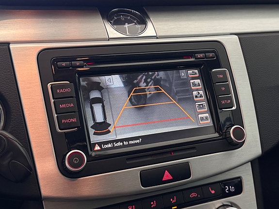 Volkswagen Passat Alltrack 22 of 27