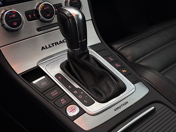 Volkswagen Passat Alltrack 24 of 27