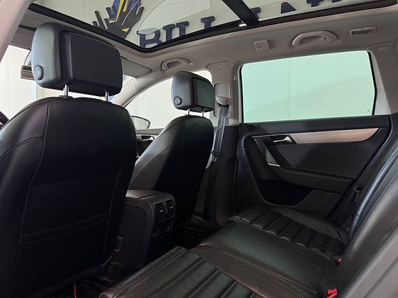 Volkswagen Passat Alltrack 14 of 27