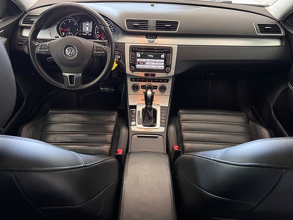 Volkswagen Passat Alltrack 18 of 27