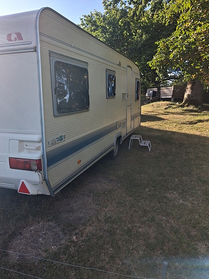 Adria Unica 562UL 2 of 8