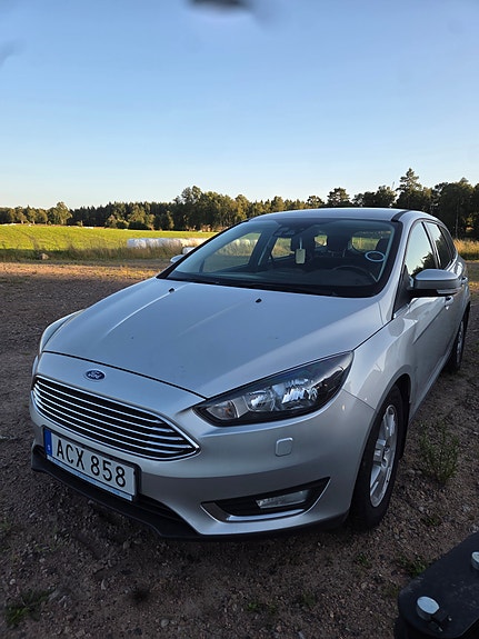 Ford Focus 2 of 8