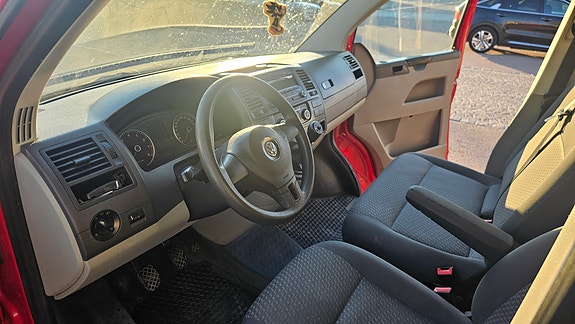 Volkswagen Caravelle 5 of 12