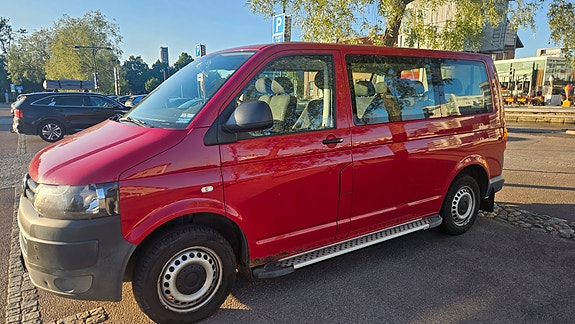 Volkswagen Caravelle 2 of 12