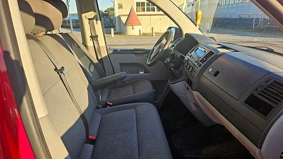Volkswagen Caravelle 7 of 12