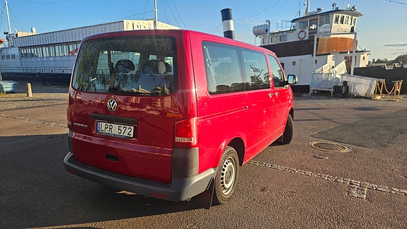 Volkswagen Caravelle 11 of 12