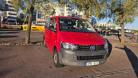 Volkswagen Caravelle 4 of 12