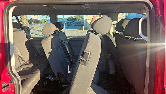 Volkswagen Caravelle 10 of 12
