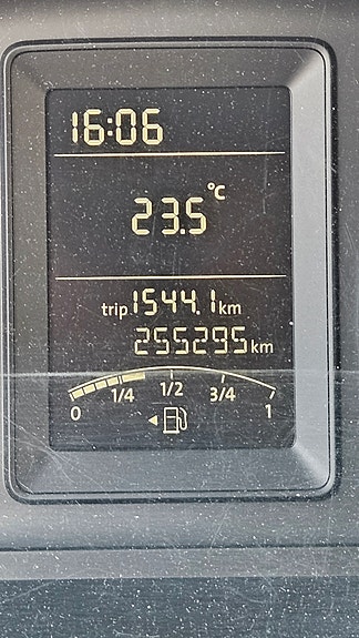 Volkswagen Caravelle 12 of 12