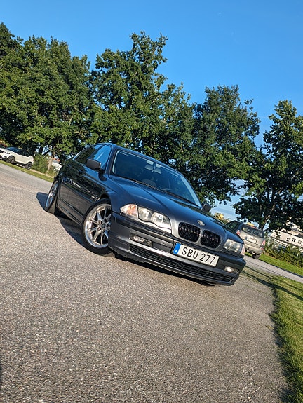 BMW 320i 12 of 19