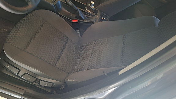 BMW 320i 14 of 19