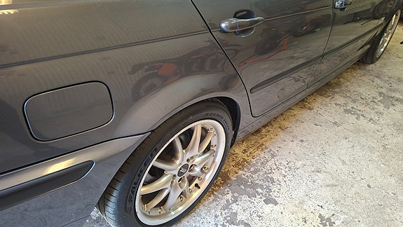 BMW 320i 17 of 19