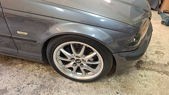 BMW 320i 15 of 19