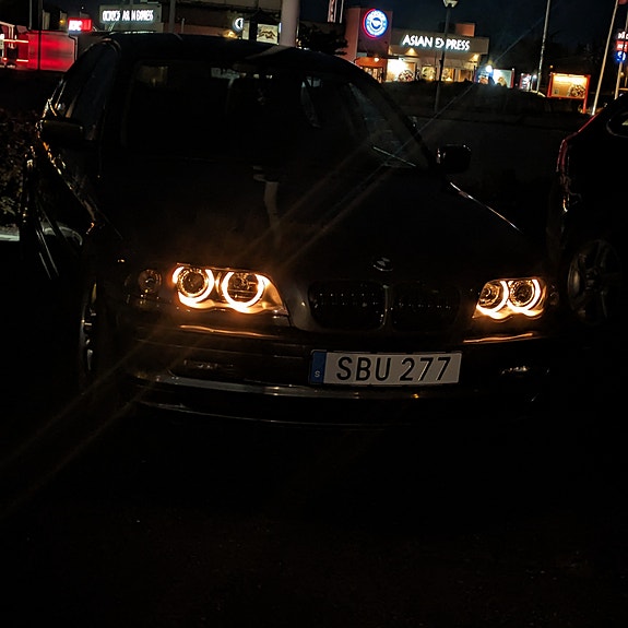 BMW 320i 9 of 19