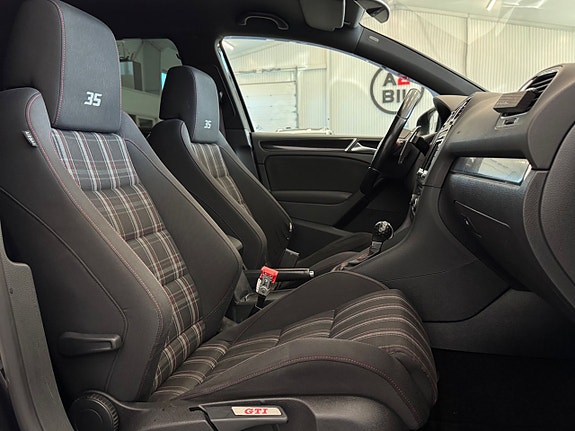 Volkswagen Golf I 13 of 26