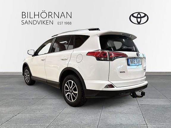 Toyota RAV4 3 of 13