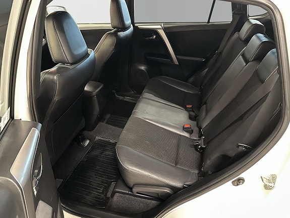Toyota RAV4 9 of 13