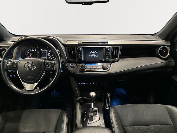Toyota RAV4 10 of 13