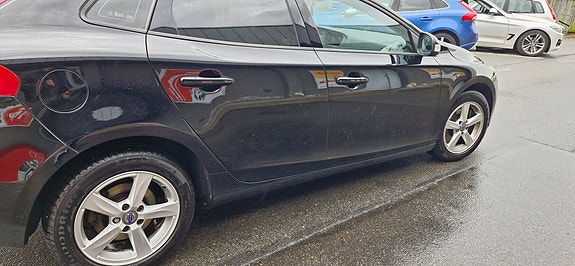 Volvo V40 3 of 9