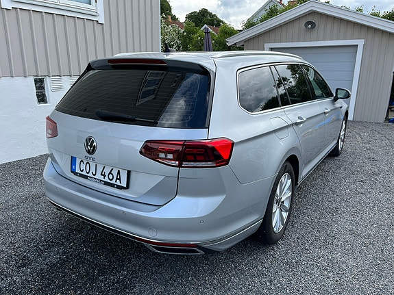 Volkswagen Passat 2 of 7